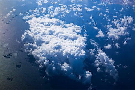 simsearch:400-08960149,k - Cloudscape. Blue sky and white cloud. Sunny day. Cumulus cloud under ocean. Foto de stock - Super Valor sin royalties y Suscripción, Código: 400-07464698