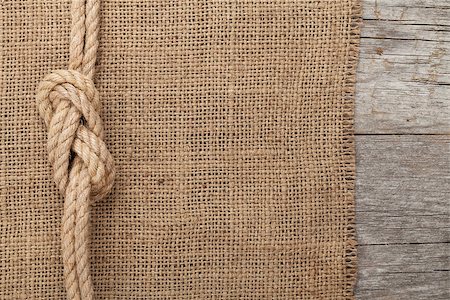 simsearch:400-08050300,k - Ship rope on old wood and burlap texture background with copy space Foto de stock - Super Valor sin royalties y Suscripción, Código: 400-07465180