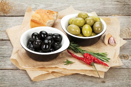 simsearch:400-06096133,k - Italian food appetizer of olives, bread and spices on wooden table background Fotografie stock - Microstock e Abbonamento, Codice: 400-07465254