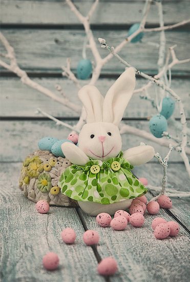 Colorful Easter eggs. Holiday nature concept with easter bunny. Easter background Foto de stock - Sin royalties, Artista: mythja, Código de la imagen: 400-07465841