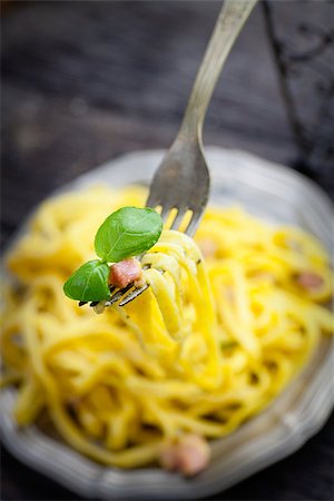 simsearch:400-07465860,k - Italian cooking. Pasta spaghetti carbonara with ham, eggs and basil Stock Photo - Budget Royalty-Free & Subscription, Code: 400-07465860