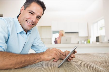 simsearch:400-07468062,k - Portrait of a smiling man using digital table in the kitchen at home Stockbilder - Microstock & Abonnement, Bildnummer: 400-07467796