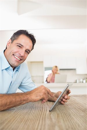 simsearch:400-07468062,k - Portrait of a smiling man using digital table in the kitchen at home Stockbilder - Microstock & Abonnement, Bildnummer: 400-07467797