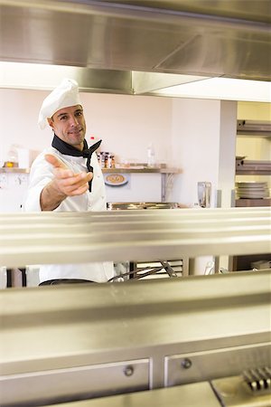 simsearch:400-07468062,k - Portrait of a confident male chef standing in the kitchen Stockbilder - Microstock & Abonnement, Bildnummer: 400-07468090