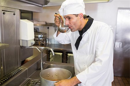 simsearch:400-07468062,k - Concentrated young male cook tasting food in the kitchen Stockbilder - Microstock & Abonnement, Bildnummer: 400-07468109