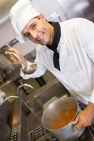 simsearch:400-07468062,k - Portrait of a smiling male chef preparing food in the kitchen Stockbilder - Microstock & Abonnement, Bildnummer: 400-07468112