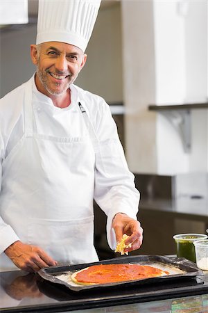 simsearch:400-09222970,k - Portrait of a smiling male chef garnishing food in the kitchen Stock Photo - Budget Royalty-Free & Subscription, Code: 400-07468198