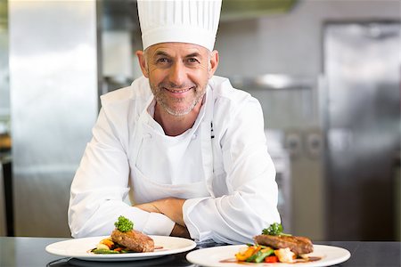 simsearch:400-07468062,k - Portrait of a confident male chef with cooked food standing in the kitchen Stockbilder - Microstock & Abonnement, Bildnummer: 400-07468235