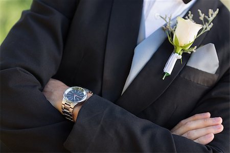 Midsection closeup of confident groom with arms crossed Foto de stock - Super Valor sin royalties y Suscripción, Código: 400-07468472