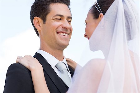 simsearch:400-07473236,k - Low angle view of happy newly wed couple against sky Stockbilder - Microstock & Abonnement, Bildnummer: 400-07468529