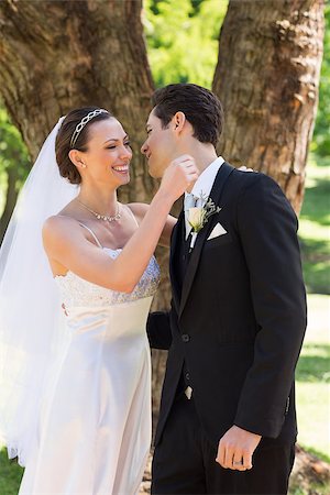 simsearch:400-07473236,k - Happy newly wed couple about to hug in garden Stockbilder - Microstock & Abonnement, Bildnummer: 400-07468560