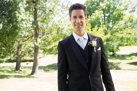 Portrait of confident groom smiling while standing in garden Foto de stock - Super Valor sin royalties y Suscripción, Código: 400-07468562