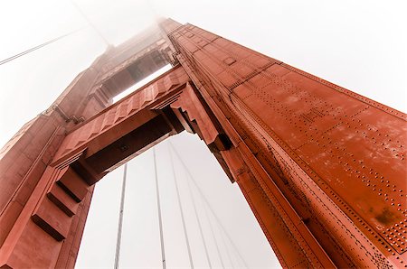 simsearch:400-04805061,k - Looking up at the big, tall and grandiose structure of the Golden Gate Bridge Photographie de stock - Aubaine LD & Abonnement, Code: 400-07463913
