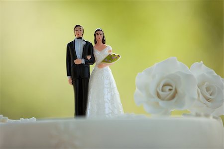 simsearch:400-04741437,k - Close-up of figurine couple on wedding cake at the park Stock Photo - Budget Royalty-Free & Subscription, Code: 400-07475357