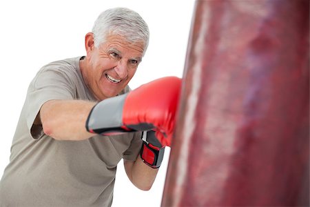 simsearch:693-07455847,k - Portrait of a determined senior boxer over white background Stockbilder - Microstock & Abonnement, Bildnummer: 400-07476348