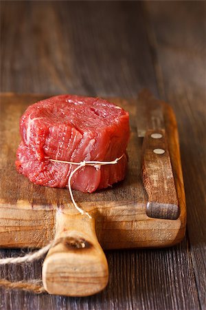 simsearch:400-06522340,k - Fresh raw meat with knife close-up. Photographie de stock - Aubaine LD & Abonnement, Code: 400-07477666