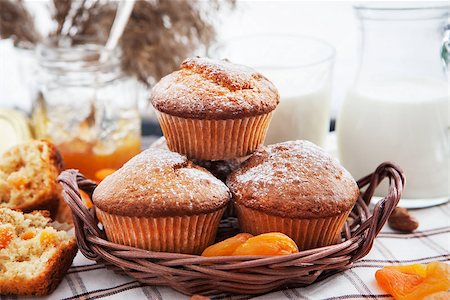 simsearch:400-08735386,k - Fresh homemade apricot muffins and glass of milk for breakfast Foto de stock - Super Valor sin royalties y Suscripción, Código: 400-07478058