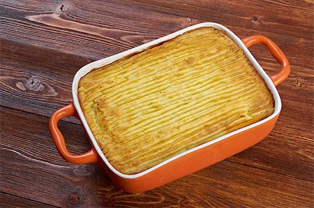 simsearch:400-07925129,k - delicious home made  Shepherd's pie - traditional British home-cooking.baked mashed potatoes and ground beef with vegetables Foto de stock - Super Valor sin royalties y Suscripción, Código: 400-07478912