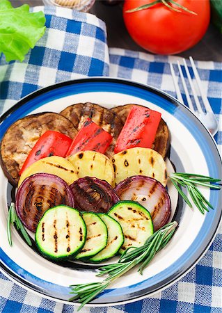 simsearch:400-07479107,k - Grilled vegetables with rosemary on a plate Stock Photo - Budget Royalty-Free & Subscription, Code: 400-07479105