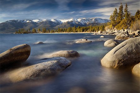 sierra - Rocks in Lake Tahoe California Foto de stock - Royalty-Free Super Valor e Assinatura, Número: 400-07479294