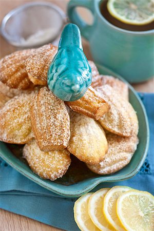 simsearch:400-06946823,k - Little ceramic teal bird on heap of madeleines (kind of french traditional cookies). Selective focus. Fotografie stock - Microstock e Abbonamento, Codice: 400-07479922