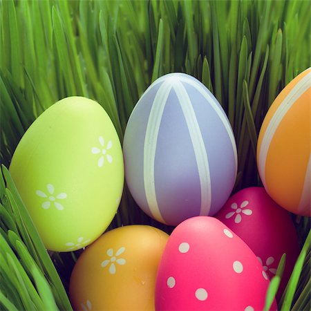 pile of easter eggs in green grass Stock Photo - Budget Royalty-Free & Subscription, Code: 400-07470455