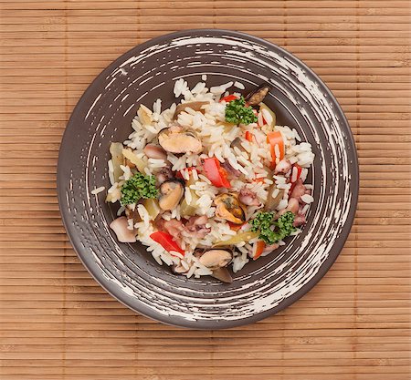 simsearch:400-04345345,k - Rice with Seafood and vegetables Photographie de stock - Aubaine LD & Abonnement, Code: 400-07472901