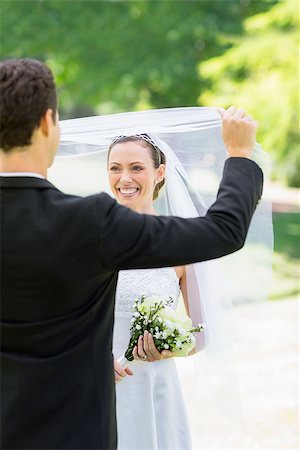 simsearch:400-07473236,k - Young loving groom unveiling his bride in park Stockbilder - Microstock & Abonnement, Bildnummer: 400-07473216