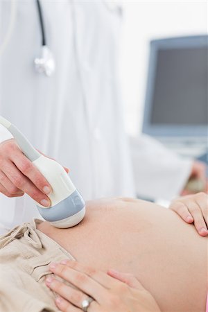 simsearch:400-04114664,k - Cropped image of doctor performing ultrasound on pregnant woman in clinic Foto de stock - Royalty-Free Super Valor e Assinatura, Número: 400-07473290