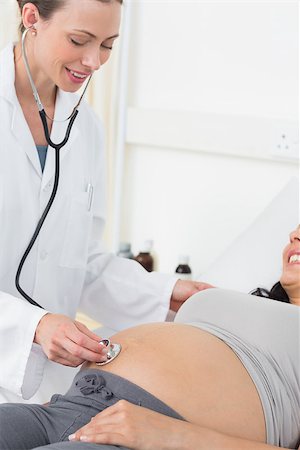 simsearch:400-04114664,k - Smiling female doctor examining pregnant woman in hospital Foto de stock - Royalty-Free Super Valor e Assinatura, Número: 400-07473330