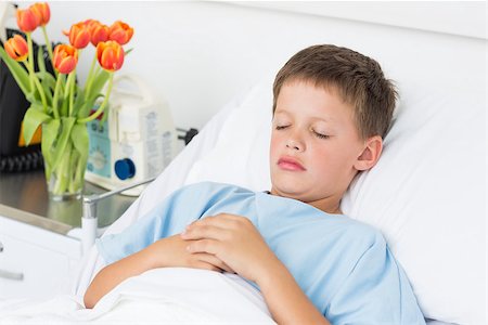 Sick little boy sleeping in hospital bed Photographie de stock - Aubaine LD & Abonnement, Code: 400-07473442