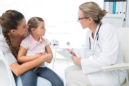 simsearch:400-04114664,k - Mother and daughter visiting female doctor in clinic Foto de stock - Royalty-Free Super Valor e Assinatura, Número: 400-07473501