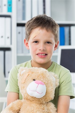 Portrait of little boy with teddy bear in clinic Stock Photo - Budget Royalty-Free & Subscription, Code: 400-07473529