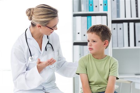 simsearch:400-06734647,k - Female doctor communicating with little boy in clinic Stock Photo - Budget Royalty-Free & Subscription, Code: 400-07473521