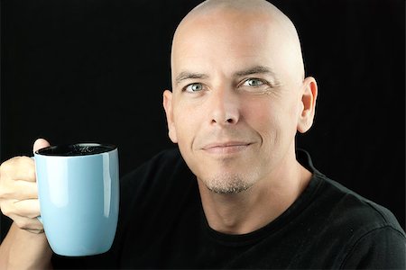 Close-up of a happy, peaceful bald man lifting his mug to camera. Photographie de stock - Aubaine LD & Abonnement, Code: 400-07485996