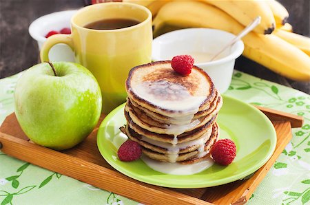 simsearch:400-07917638,k - Stack of freshly prepared apple pancakes for breakfast Stock Photo - Budget Royalty-Free & Subscription, Code: 400-07480472