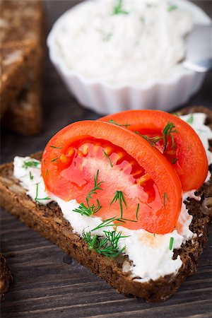 Sandwich with cream cheese and tomato on a bread Fotografie stock - Microstock e Abbonamento, Codice: 400-07480540