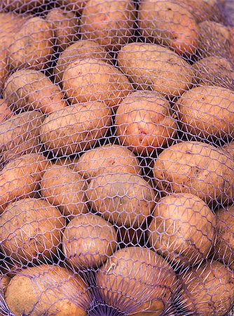 simsearch:400-04756298,k - Sacks of fresh new potatoes from a farm Foto de stock - Royalty-Free Super Valor e Assinatura, Número: 400-07480571