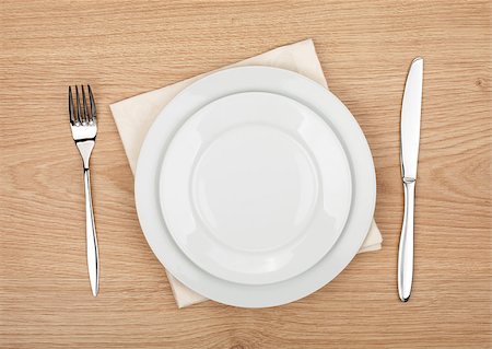 simsearch:400-07331603,k - Empty plate and silverware set on wooden table Foto de stock - Super Valor sin royalties y Suscripción, Código: 400-07481721