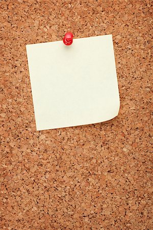 simsearch:400-05910146,k - Blank postit note on cork wood notice board with copy space Foto de stock - Royalty-Free Super Valor e Assinatura, Número: 400-07481752