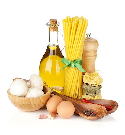 simsearch:400-06391712,k - Pasta and ingredients. Isolated on white background Photographie de stock - Aubaine LD & Abonnement, Code: 400-07481894