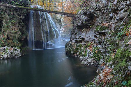 simsearch:400-06767512,k - Waterfall Bigar. Located at the intersection with the parallel 45 in Romania Foto de stock - Royalty-Free Super Valor e Assinatura, Número: 400-07482011