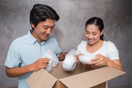 simsearch:400-07928013,k - Happy couple unpacking moving boxes in their new home Fotografie stock - Microstock e Abbonamento, Codice: 400-07483501