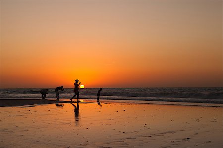 dubai sea shore - Sunset in the Persian Gulf in Dubai Stock Photo - Budget Royalty-Free & Subscription, Code: 400-07505148