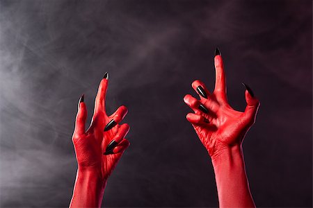 simsearch:400-04680939,k - Creepy red devil hands with black sharp nails, Halloween theme Fotografie stock - Microstock e Abbonamento, Codice: 400-07505718