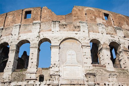 simsearch:400-05146303,k - particularly of the Colosseum in Rome on a sunny day Foto de stock - Super Valor sin royalties y Suscripción, Código: 400-07506626