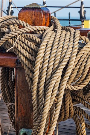 rope deck knot - coils of rope on a deck of vintage sailing ship Photographie de stock - Aubaine LD & Abonnement, Code: 400-07507385