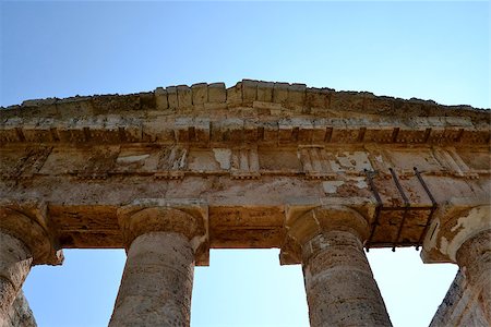 segesta - Ancient temple of Segesta in the valley - Trapani, Sicily Foto de stock - Royalty-Free Super Valor e Assinatura, Número: 400-07508130