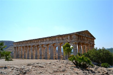 segesta - Ancient temple of Segesta in the valley - Trapani, Sicily Foto de stock - Royalty-Free Super Valor e Assinatura, Número: 400-07508131