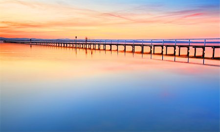 Magnificent colours in the sky, pink towards the north and red towards the south, at idyllic Long Jetty Central Coast, Australia Foto de stock - Super Valor sin royalties y Suscripción, Código: 400-07509491